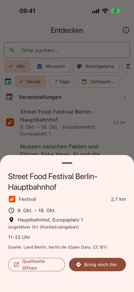 Die Karte einer Veranstaltung: Datum, Ort, Quelle und die Schaltflächen für die Quellseite und die Route.